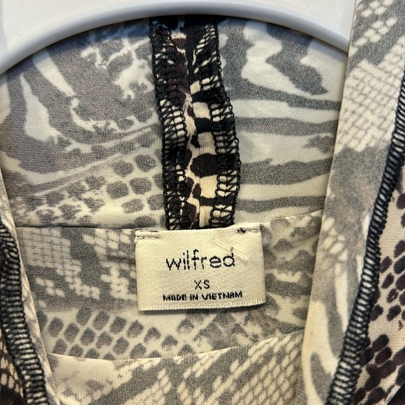 Aritzia Wilfred Only Turtleneck Top Animal Print - Picture 5 of 6